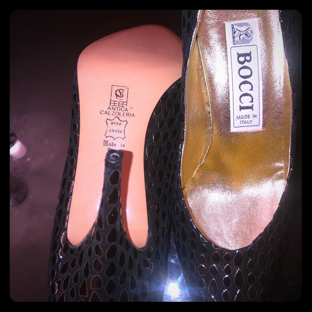 Italian made unique Bocci black pumps